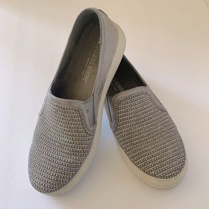 Silver Skechers sneaker - Air cooled memory foam